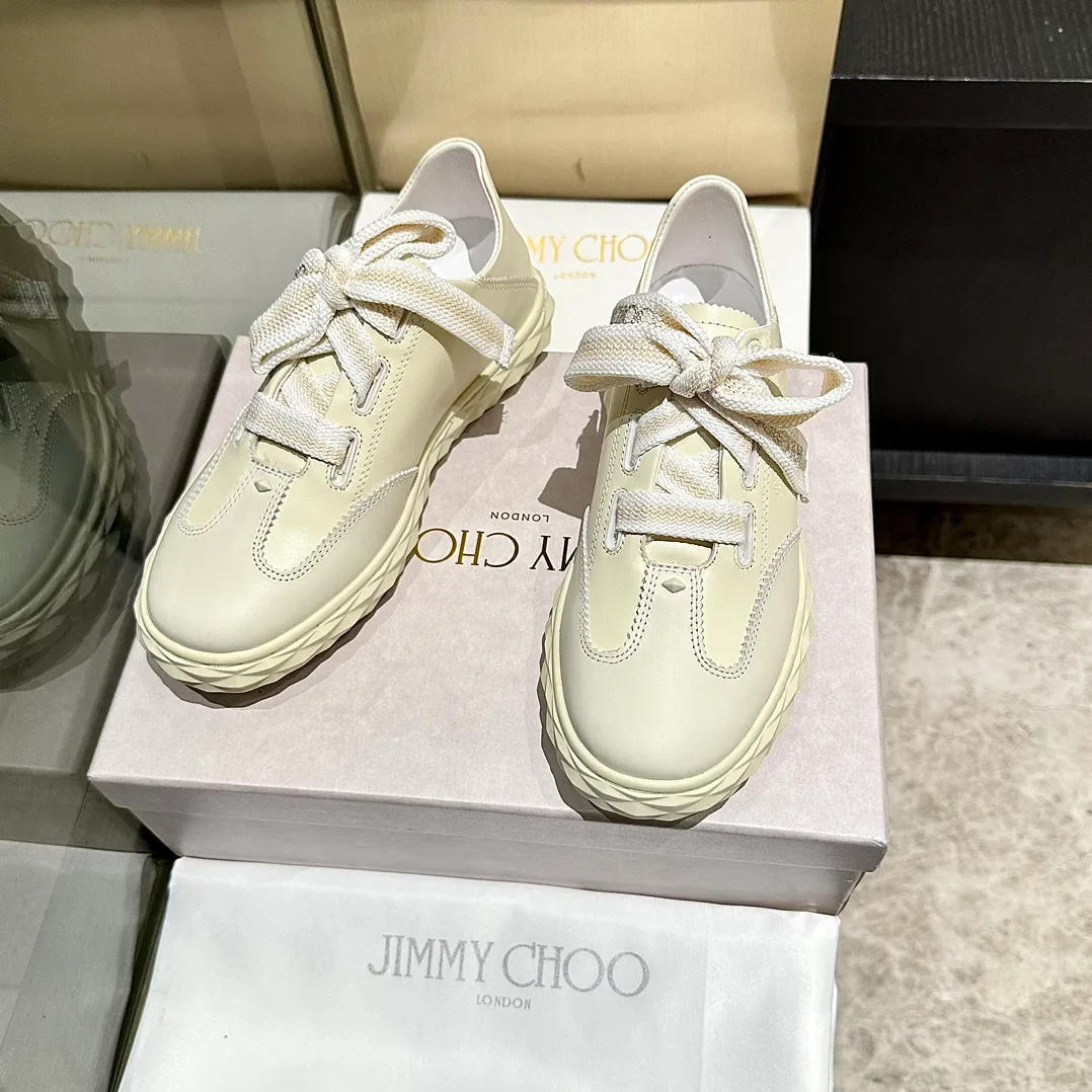 👟👟Ex-factory price 640👟👟 The new JIMMY CHOO, exclusively for sale, original large-soled casual white shoes, designed with the latest technology, strong three-dimensional effect👍The integration of multiple technologies, subverting fashion, super stylish! The combination is super beautiful. The original version is 1:1, versatile and trendy, both salty and sweet! New layout Size: 35-40